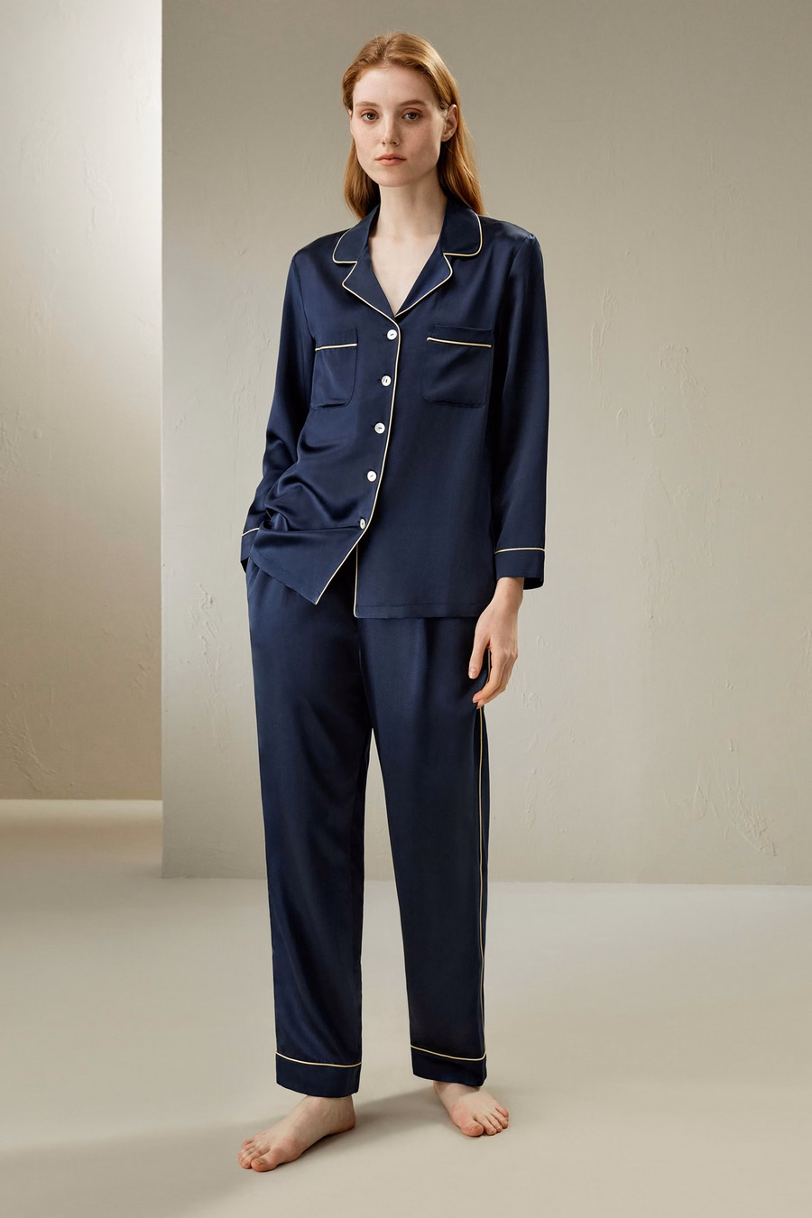 Gold-Piping Seiden-Pyjama-Set