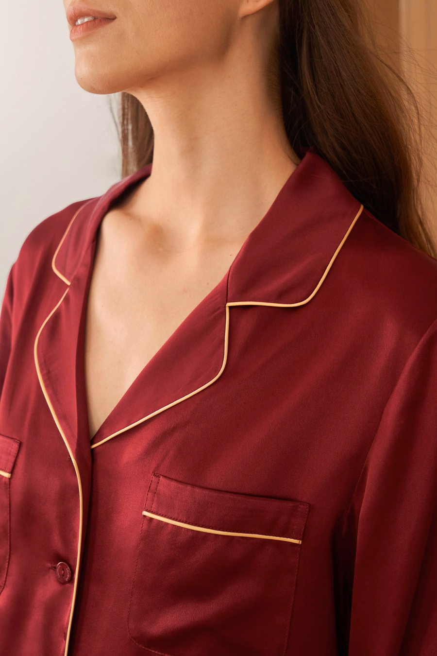 Gold-Piping Seiden-Pyjama-Set