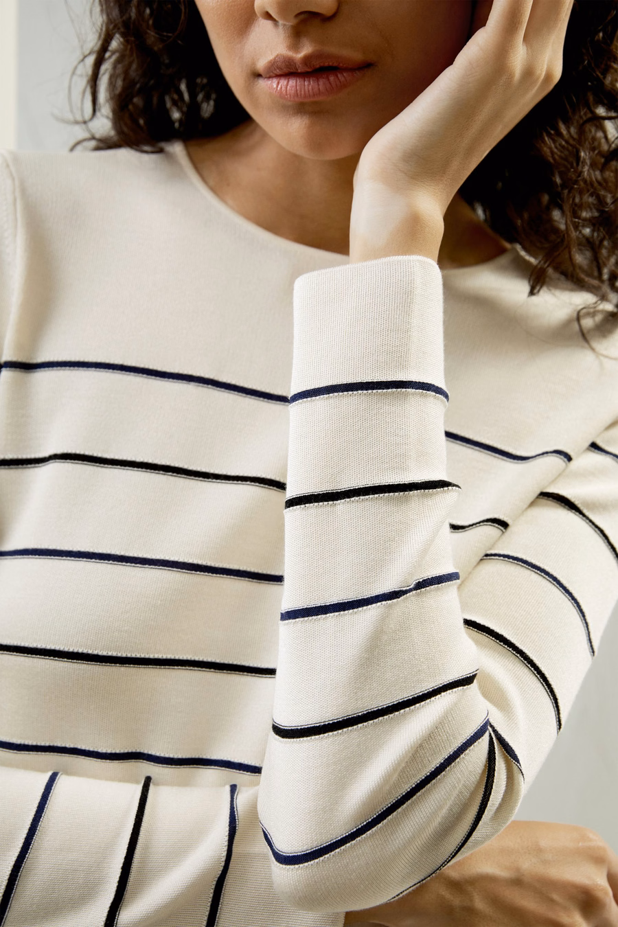 Gekürztes Seidenstrick Langarmshirt