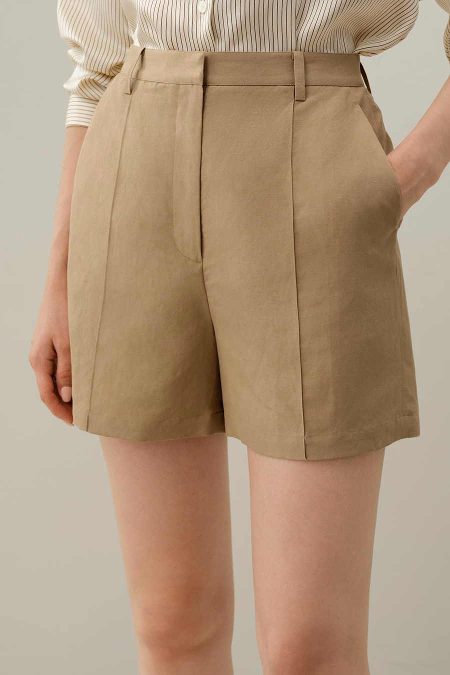 Hochgeschnittene Seiden-Leinen-Shorts
