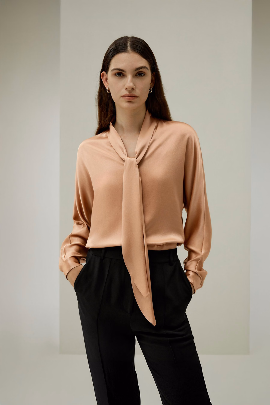 Bat Sleeve Seidenoberteil mit verstellbarem Halstuch