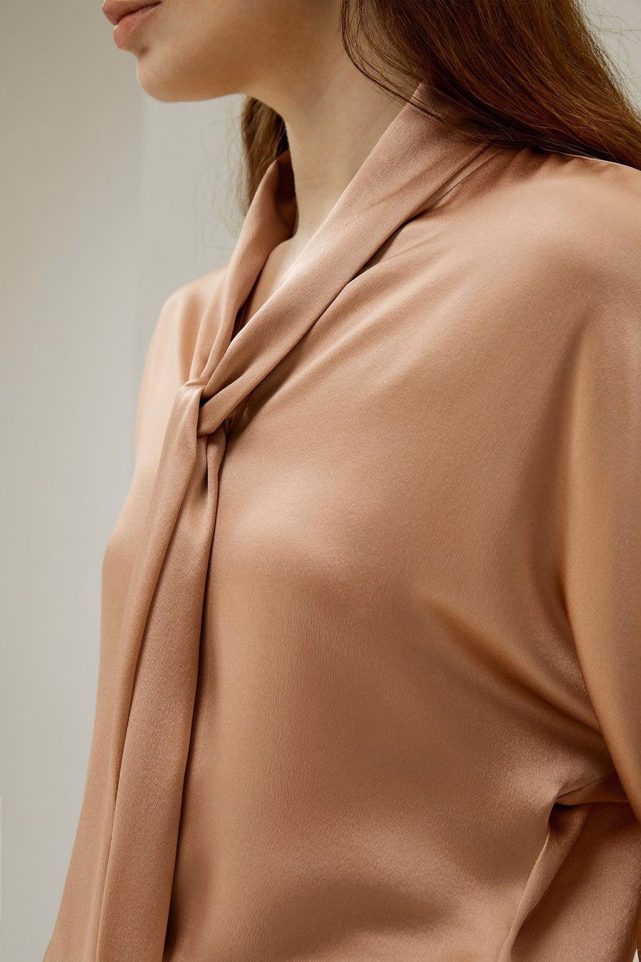 Bat Sleeve Seidenoberteil mit verstellbarem Halstuch