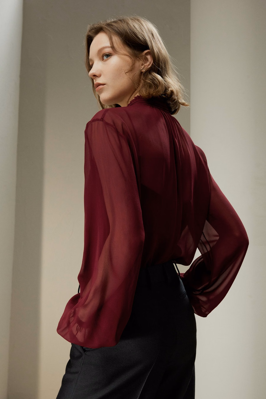Knotenshirt mit Gummizug-Bluse aus Georgette