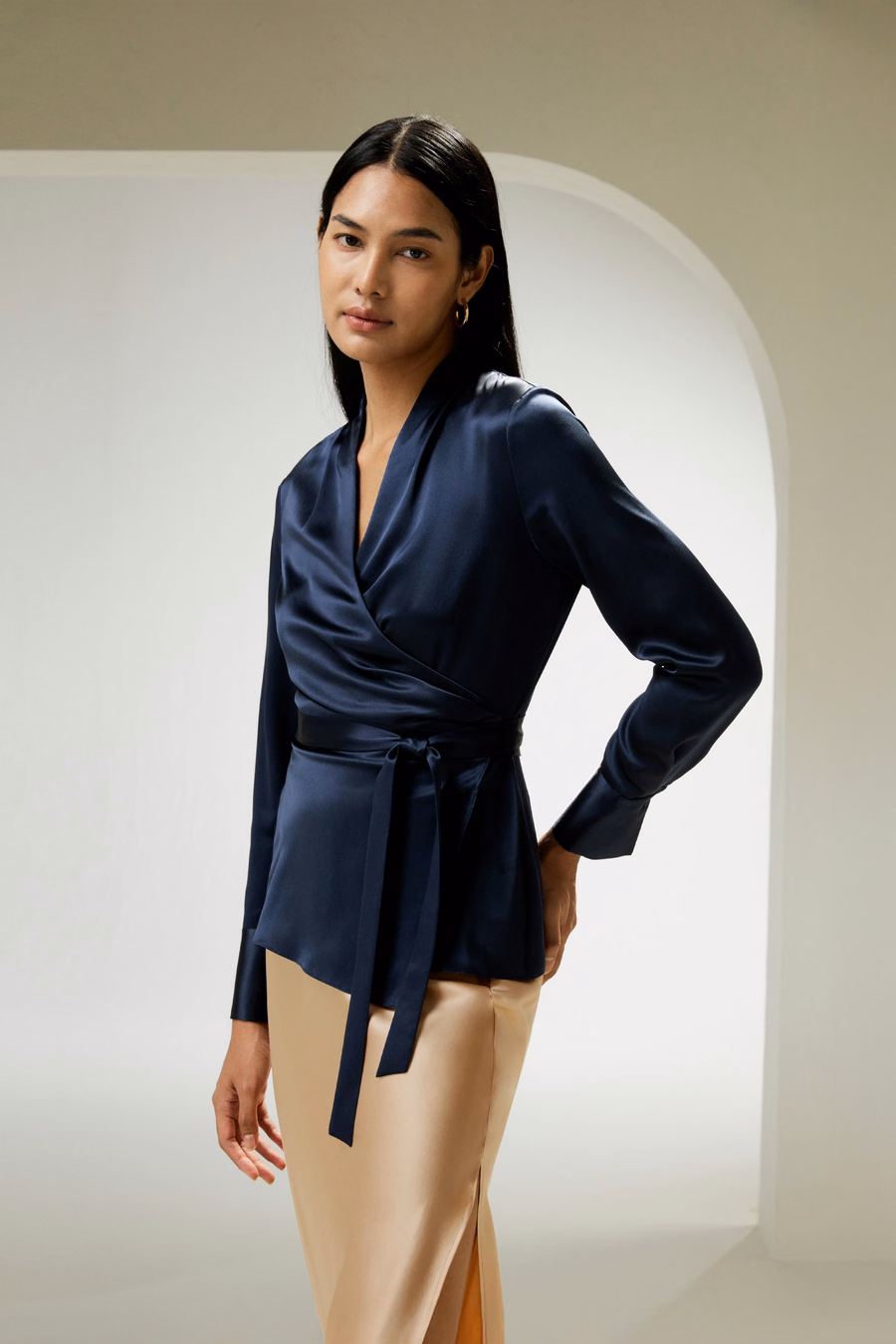 Seidige Wickelbluse