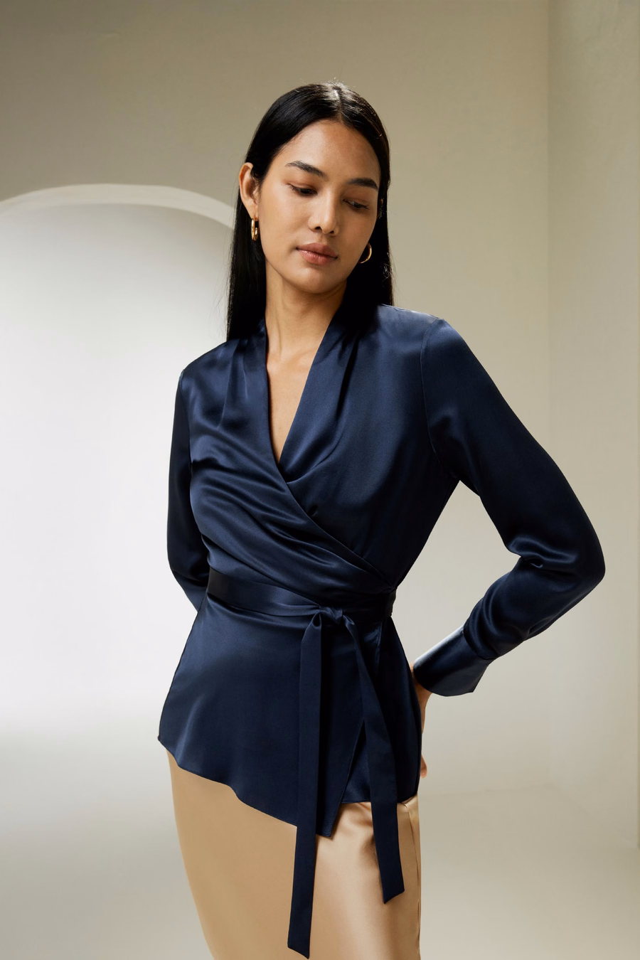 Seidige Wickelbluse