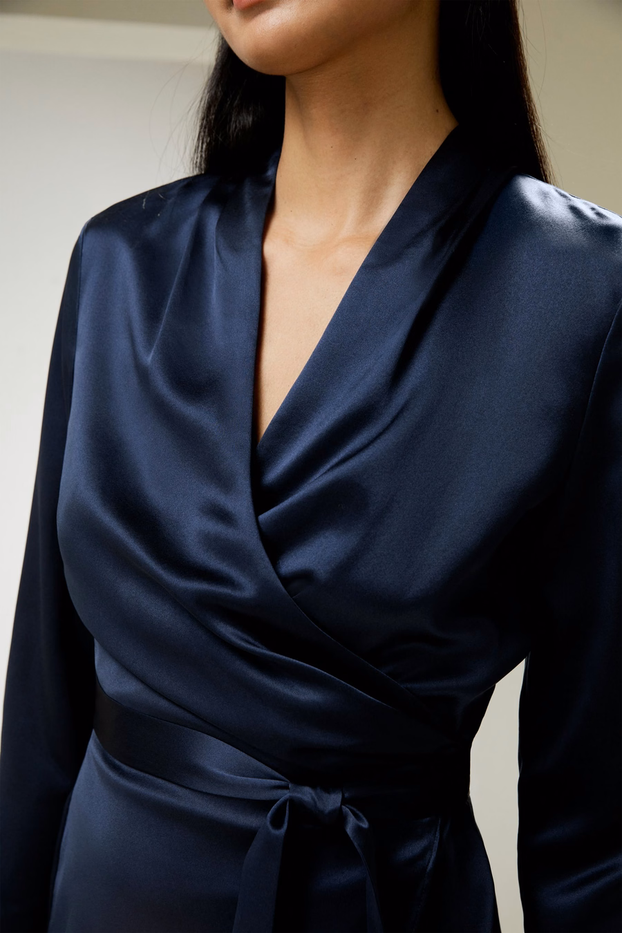 Seidige Wickelbluse