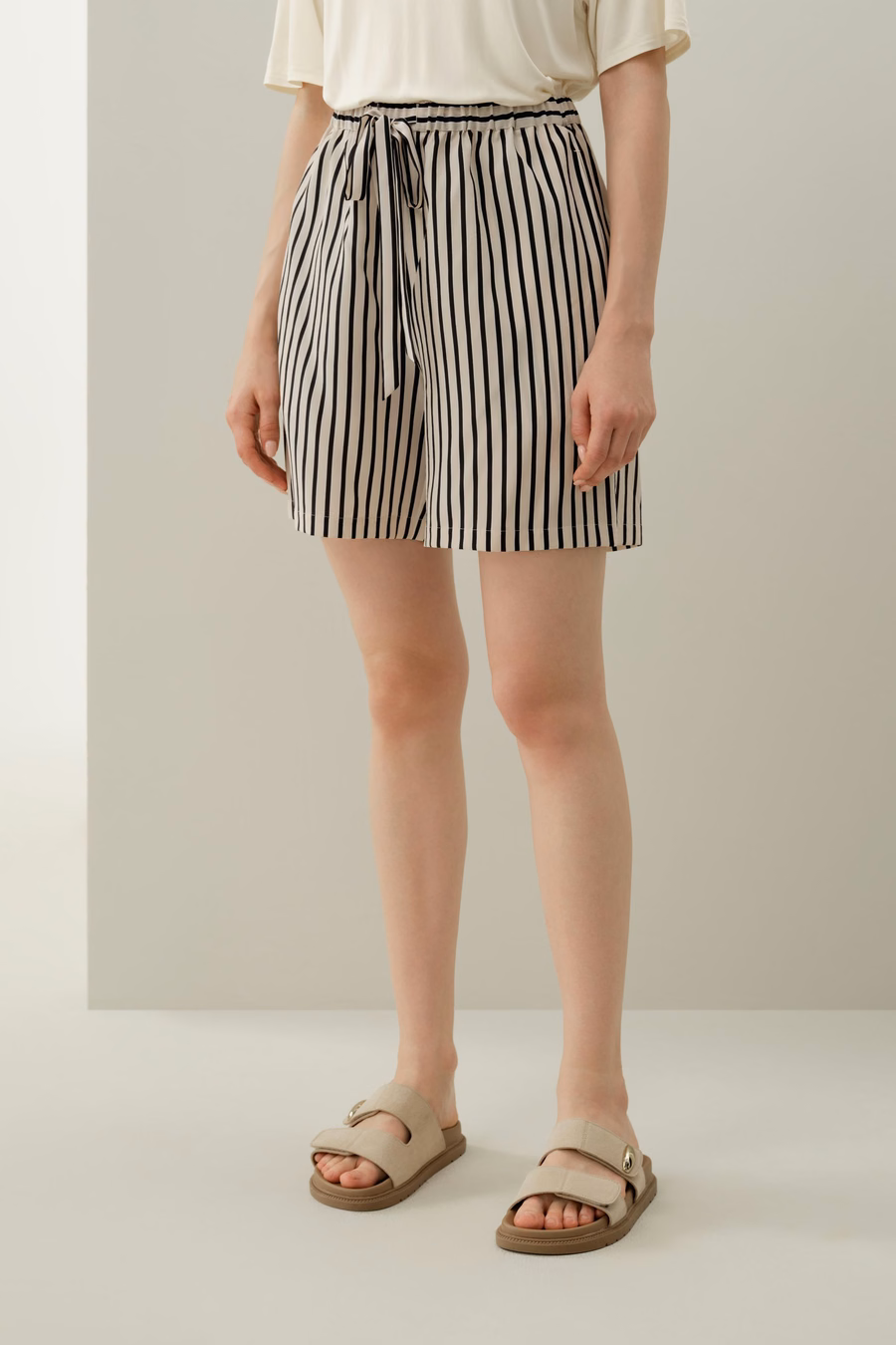 Gestreifte Seiden-Shorts